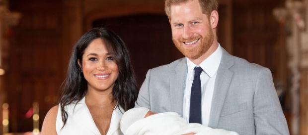 Baby Sussex, finalmente è arrivata la visita di William e Kate. Baby Sussex, finalmente è arrivata la visita di William e Kate.