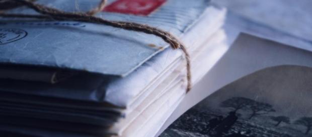 Milano, 73enne scopre lettere della moglie con l'amante di 30 anni fa: tenta il suicidio Milano, 73enne scopre lettere della moglie con l'amante di 30 anni fa: tenta il suicidio