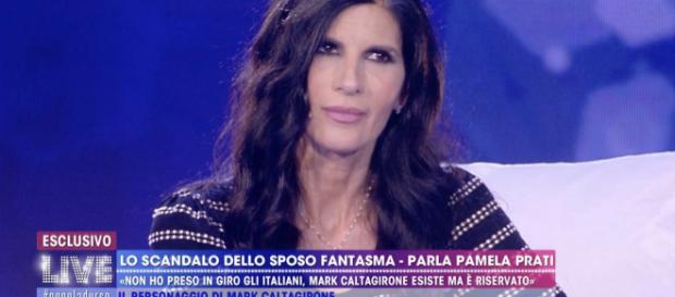 Pamela Prati: spinta al cameraman e fuga in camerino con la Villa dopo Non è la D'Urso. Pamela Prati: spinta al cameraman e fuga in camerino con la Villa dopo Non è la D'Urso.