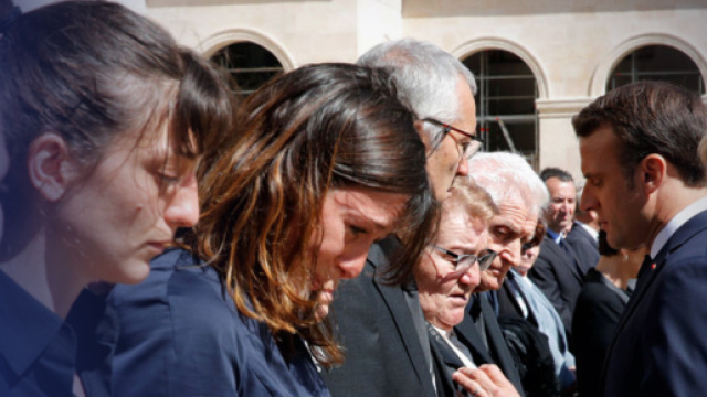 Hommage aux Invalides : La mère d'un des soldats tués n'a pas repoussé Emmanuel Macron