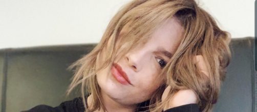 Emma Marrone è diventata 'Brown' per davvero: il cambio look ha diviso i fan.