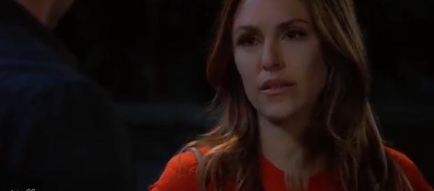Elizabeth Hendrickson leaves 'GH' to return to 'Y&R'. [Image Source: SMS/YouTube]