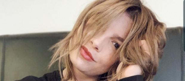 Emma Marrone è diventata 'Brown' per davvero: il cambio look ha diviso i fan. Emma Marrone è diventata 'Brown' per davvero: il cambio look ha diviso i fan.