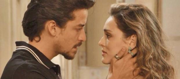 Manu e Jeronimo se beijam. (Reprodução/TV Globo) Manu e Jeronimo se beijam. (Reprodução/TV Globo)