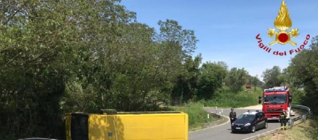 Padova, si ribalta uno scuolabus ad Arquà Petrarca: sette studenti feriti Padova, si ribalta uno scuolabus ad Arquà Petrarca: sette studenti feriti