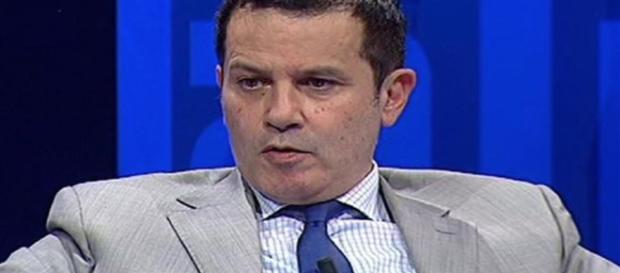 Pedullà: 'Si va verso conferma di Allegri, no della Juve alla cessione di Douglas Costa' Pedullà: 'Si va verso conferma di Allegri, no della Juve alla cessione di Douglas Costa'