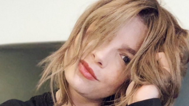 Emma Marrone è diventata 'Brown' per davvero: il cambio look ha diviso i fan.