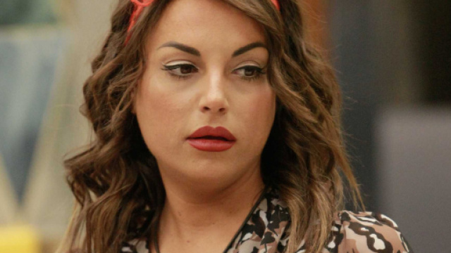 GF 16, un marchio conosciuto si dissocia da Francesca De Andrè dopo il suo comportamento