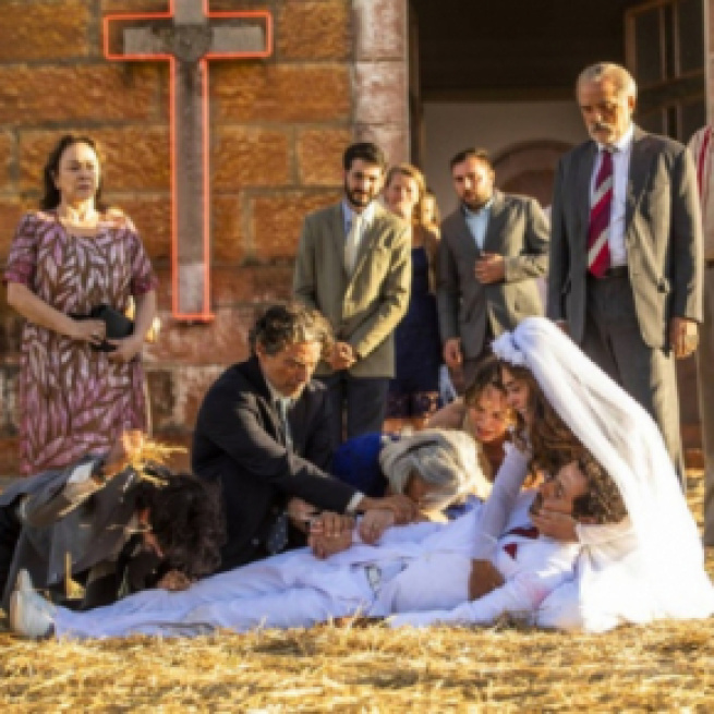 Amadeu é baleado pela irmã em seu casamento. (Divulgação/ TV Globo)