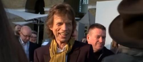 Mick Jagger after heart surgery. [Image source/Access YouTube video]