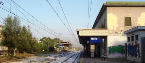 Nola, senzatetto trovato morto nella stazione ferroviaria: indaga la polizi