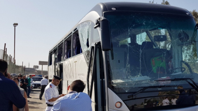 Egitto, esplosione al passaggio di un pullman turistico: 17 feriti al Cairo