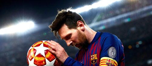 83% dos gols de Messi foram marcados com a perna esquerda e 13% com a direita. (Arquivo Blasting News)