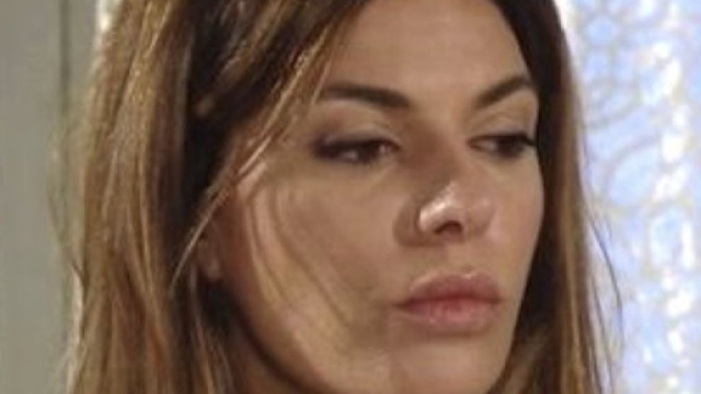 Un posto al sole, anticipazioni dal 6 al 10 maggio: Angela sar&agrave; pedinata da Constantin.