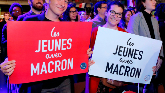 Les jeunes avec Macron" changent d'avis, sous l'œil bienveillant ... - newsbeezer.com