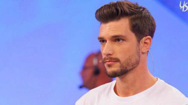 Uomini e Donne: Andrea Zelletta sarebbe in ansia in vista della scelta.