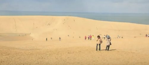Tottori Sand Dunes, Tottori | Japan Travel Guide. [Image source/Planetyze - Japan Best Spots Travel Guide YouTube video]
