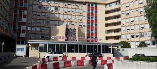 Lecce, esplode il distributore di bevande: operaio 23enne in prognosi riservata
