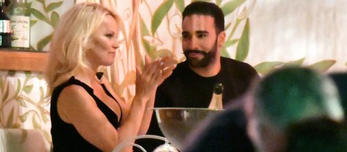 Pamela Anderson y Rami Adil, una pareja más que estable