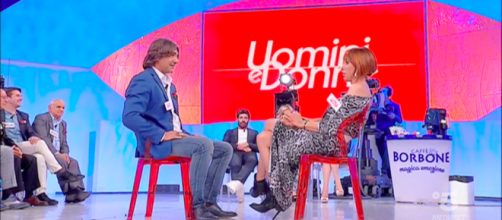 Uomini e Donne: Luisa chiede a Salvio di uscire dal programma, lui dice no