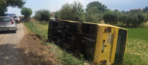 Calabria, scuolabus finisce fuori strada: un bimbo ferito