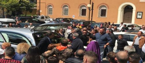Monterotondo, svolti i funerali di Lorenzo Sciacquatori, l'uomo ucciso dalla figlia di 19 anni