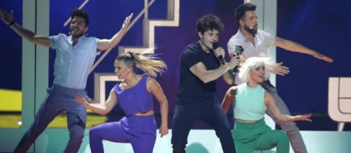 Miki, representante de España en Eurovisión 2019, canta "La venda" en Tel Aviv el pasado sábado. / AP