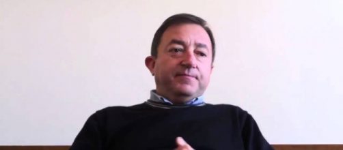 Padre Massimo Nevola critica Matteo Salvini col rosario