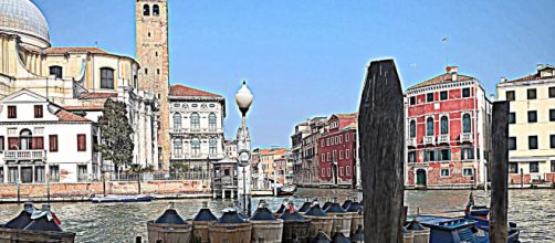 Venezia, studente 22enne urina sul prato: multa da 400 euro