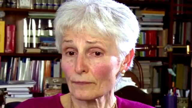 La professoressa Rosa Maria Dell'Aria &egrave; tornata a scuola dopo la sospensione.