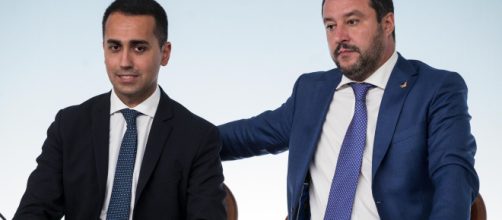 Di Maio chiede una nuova fiducia agli iscritti e Salvini minaccia il voto.