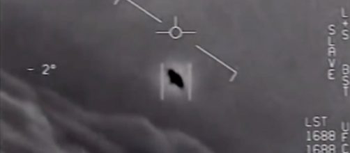 UFO: Difesa americana ammette di fare ricerche su Oggetti Volanti non identificati - geektyrant.com