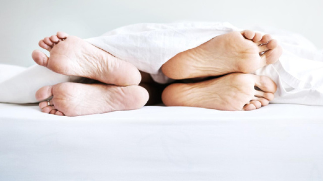 Dormir à deux, un rêve ou un cauchemar ? - Madame Figaro - lefigaro.fr