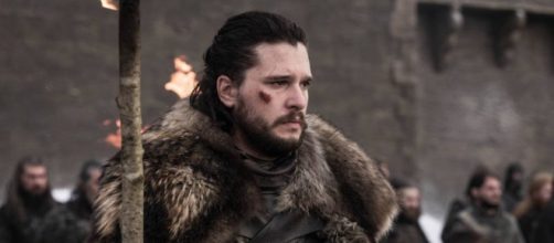 Jon Snow osserva i morti con uno sguardo molto preoccupato