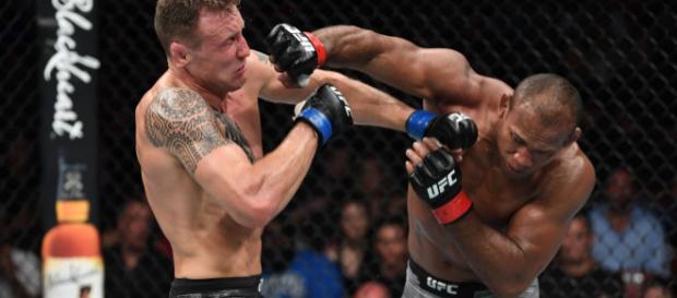 Jacaré pudo reaccionar en el 3er round. - fansided.com Jacaré pudo reaccionar en el 3er round. - fansided.com