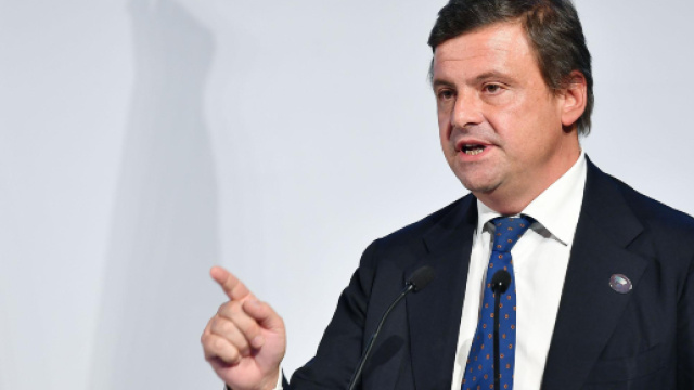 Carlo Calenda su twitter sfida Salvini