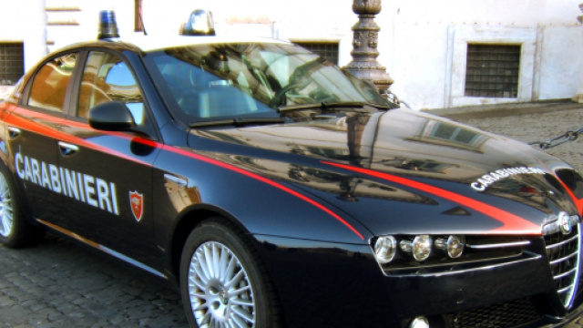 Sono affidate ai carabinieri di Lecce le indagini sulla morte di un anziano, bruciato vivo nella sua abitazione nel leccese.