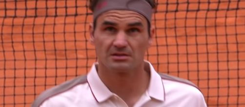 Roger Federer is into the 4th-round of the 2019 French Open. [Image source: France tv sport/ YouTube]