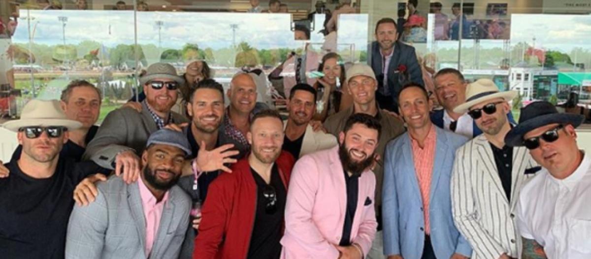 Browns Qb Baker Mayfield Joins Patriots Kentucky Derby Party Poses With Tom Brady