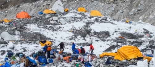 Mount Everest's garbage problem. [Image source - That’s A Great Deal / YouTube video]