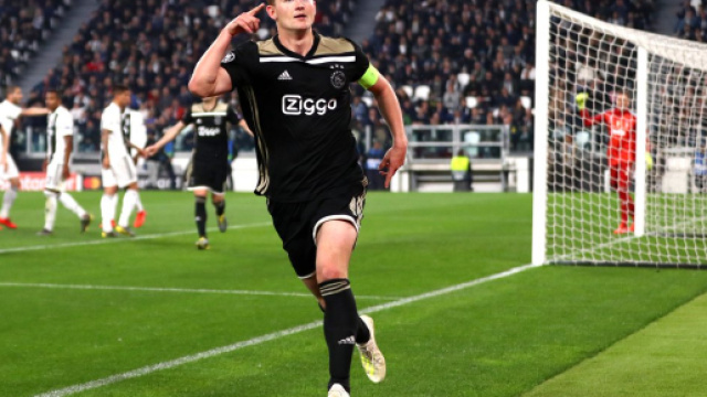 De Light festeggia dopo il gol contro la Juventus