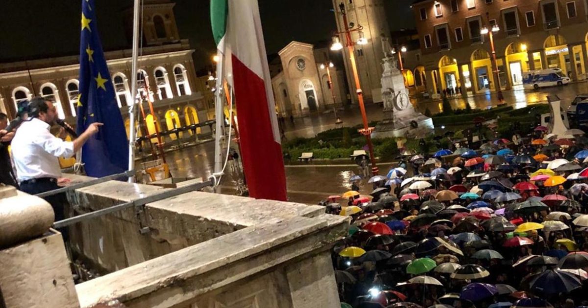 Salvini Come Mussolini Dal Balcone Di Forlì E La Sinistra Vede Nero