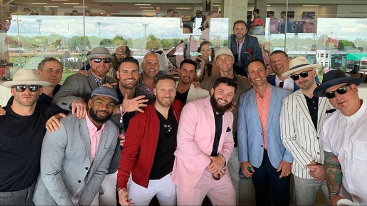 Browns Qb Baker Mayfield Joins Patriots Kentucky Derby Party Poses With Tom Brady