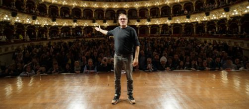 Bifest, Valerio Mastandrea conquista il pubblico di Bari al Teatro Petruzzelli | bifest.it