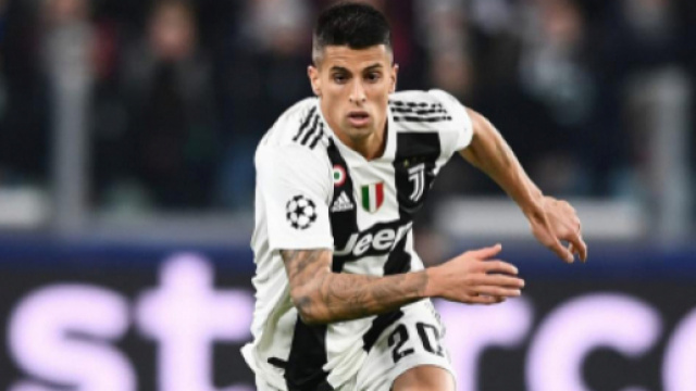 Calciomercato Juventus, Cancelo e Pjanic verso l'addio: potrebbe arrivare David Neres