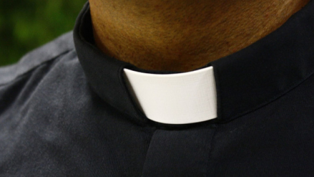 Perù, sacerdote italiano avrebbe abusato di un 13enne: niente carcere, è in fuga