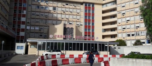 Lecce, si ubriaca, esce per fumare una sigarette e cade dal balcone: un 37enne è grave