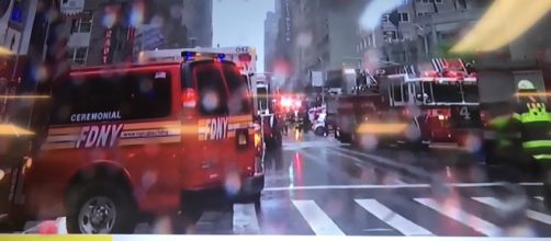 New York, elicottero si schianta contro un grattacielo