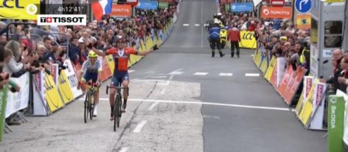 La vittoria di Dylan Teuns nella seconda tappa del Giro del Delfinato
