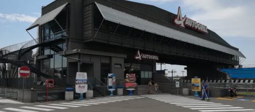 Piacenza, gli si rovescia addosso del liquido bollente in Autogrill: bimbo di otto mesi in gravi condizioni.